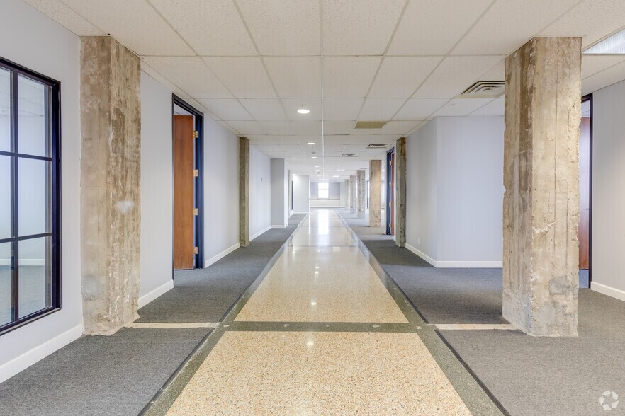 More Photos Of 624 S Boston Ave, Tulsa Office For Sale