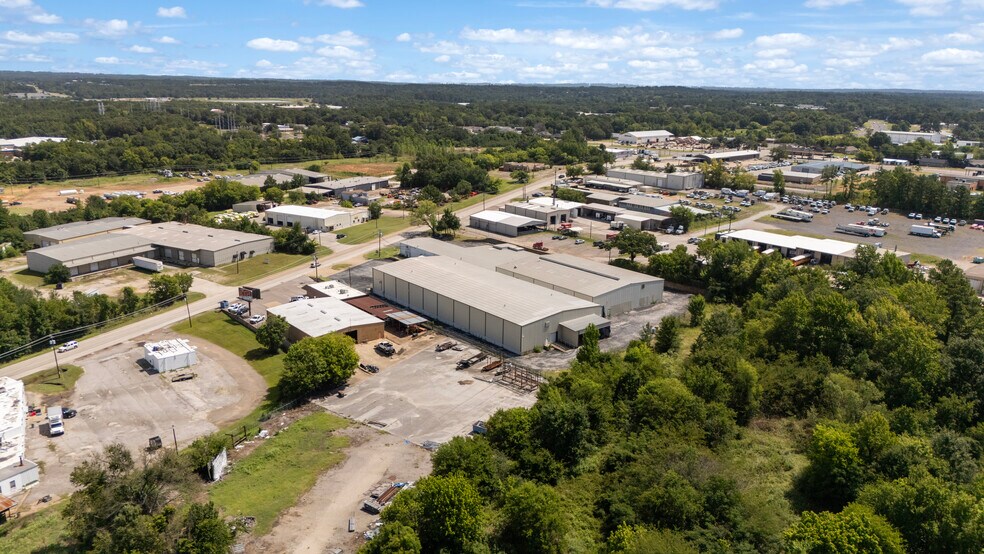 More Photos Of 2307 E Erwin St, Tyler Manufacturing For Lease