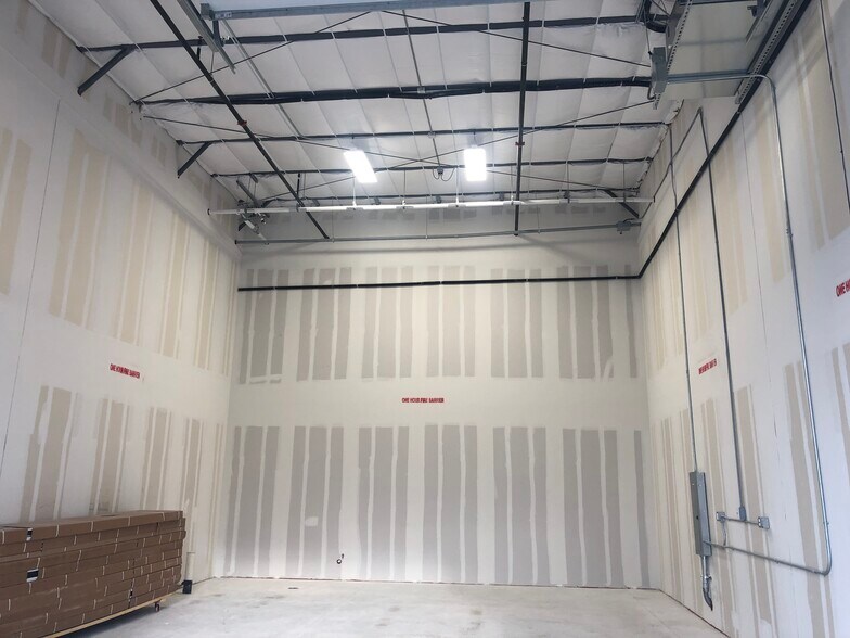 More Photos Of 2100 Double Creek Dr, Round Rock Warehouse For Lease
