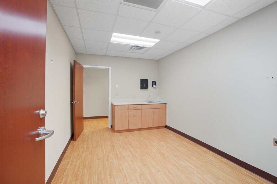 More Photos Of 916-920 W Market St, Lima Medical For Sale