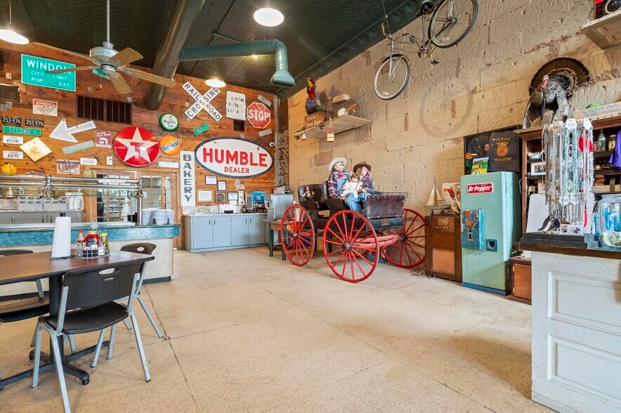 More Photos Of 412-414 Main St, Windom Restaurant For Sale