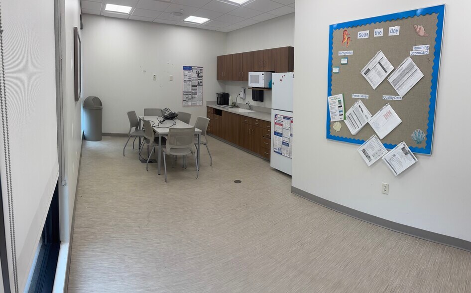 More Photos Of 1714 W Springfield Ave, Champaign Storefront For Lease