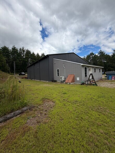 More Photos Of 237 N Bennington Rd, Bennington Flex For Sale