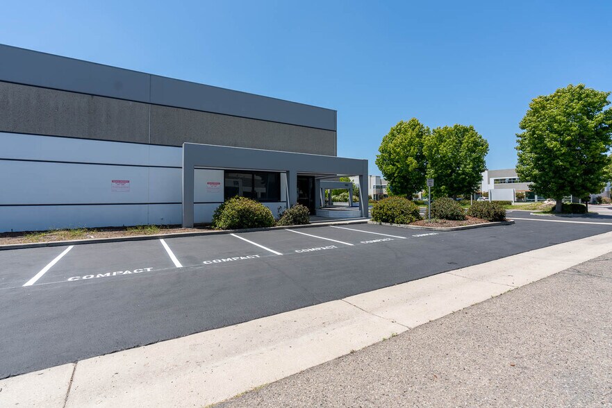 More Photos Of 220 Bernoulli Cir, Oxnard Manufacturing For Sale