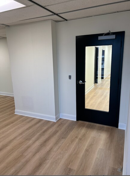 More Photos Of 4190 S Plaza Trl, Virginia Beach Office For Lease