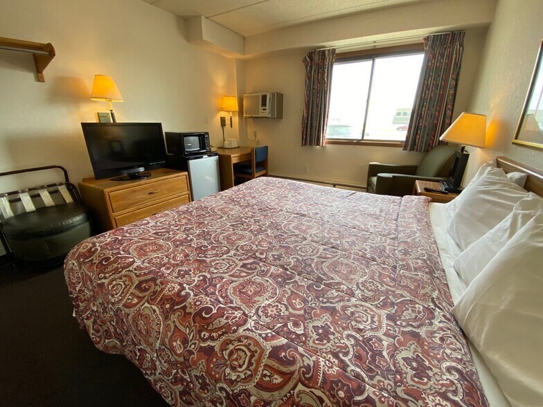 More Photos Of 821 Highway 75 N, Breckenridge Hotel For Sale