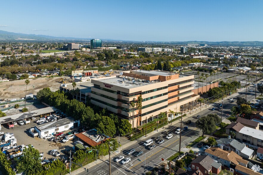More Photos Of 625 N Grand Ave, Santa Ana Office For Sale