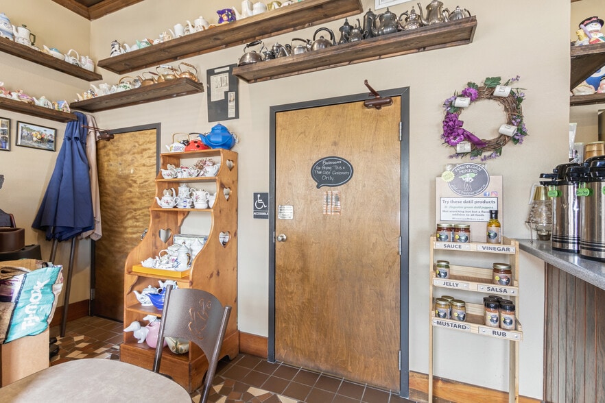 More Photos Of 700 St. Johns Ave, Palatka Restaurant For Sale