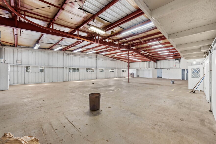 More Photos Of 225 W Lockhart Ave, Coos Bay Warehouse For Sale