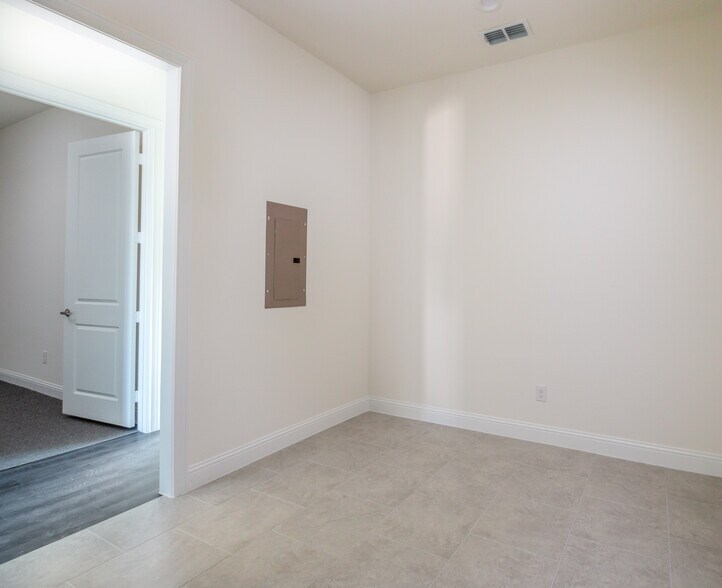 More Photos Of 3951 Alma Rd, McKinney Office For Sale