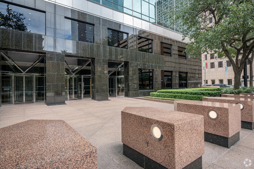 More Photos Of 1000 Louisiana St, Houston Office For Lease
