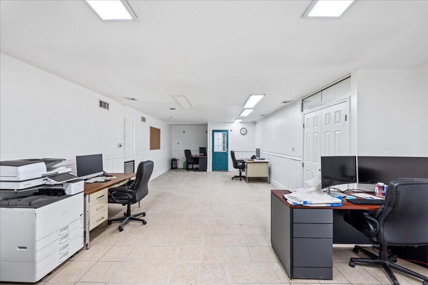 More Photos Of 1044 Merrick Rd, Baldwin Warehouse For Sale