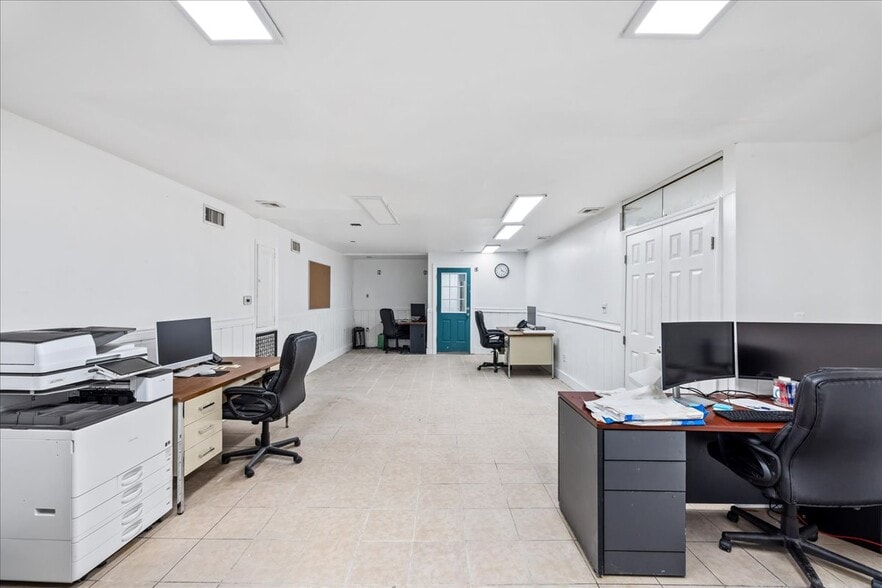 More Photos Of 1044 Merrick Rd, Baldwin Warehouse For Sale