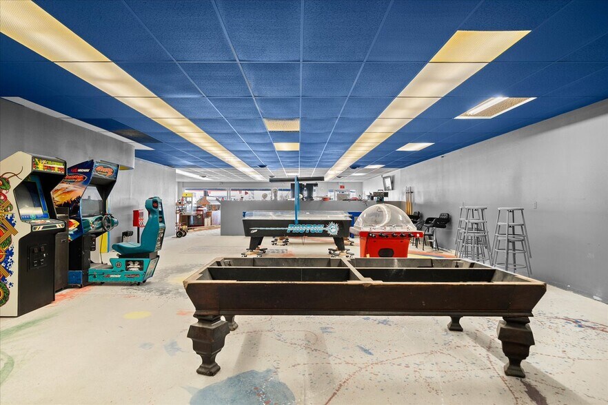 More Photos Of 120-124 E Crawford St, Deer Park Freestanding For Sale