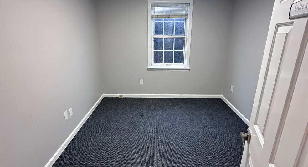 More Photos Of 21 Walnut Blvd, Petersburg Office For Lease