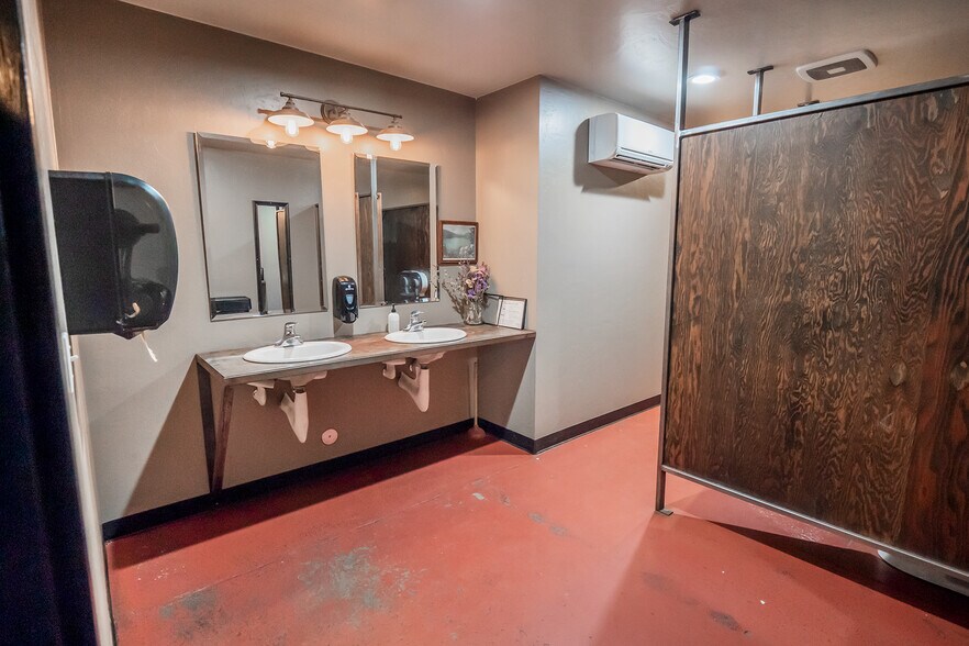 More Photos Of 926 E Main St, Cottage Grove Restaurant For Sale