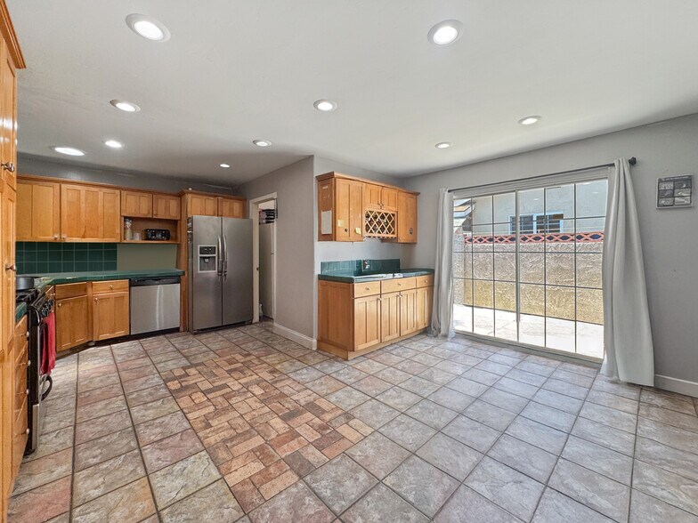 More Photos Of 15332 Shasta Ln, Huntington Beach Assisted Living For Sale