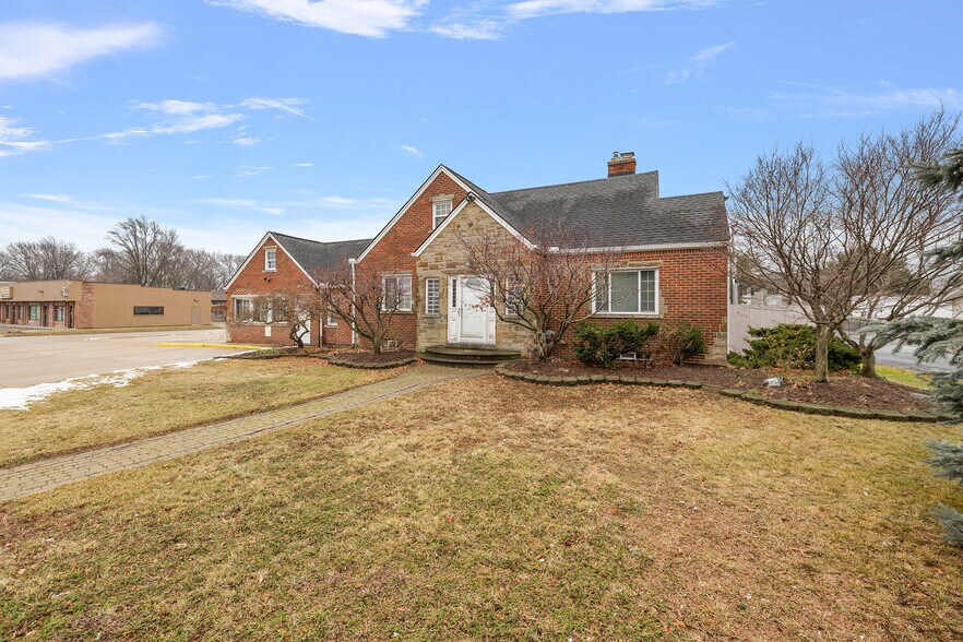 Primary Photo Of 18200 E 13 Mile Rd, Roseville Office For Sale