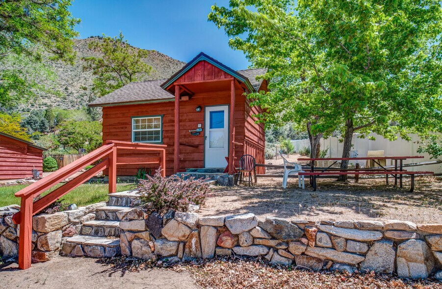 More Photos Of 106705 US Highway 395, Coleville Hotel For Sale