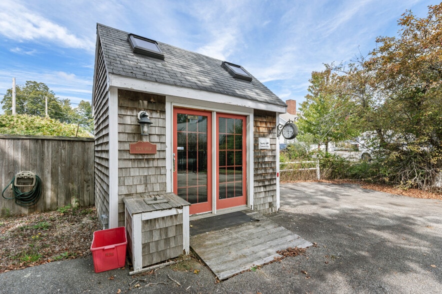 More Photos Of 11 Maple St, West Newbury Office For Sale