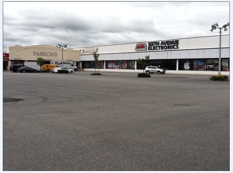 More Photos Of 211-235 Old Country Rd, Carle Place Unknown For Lease