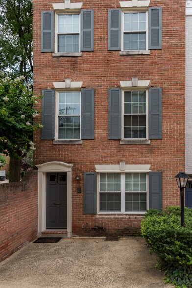 More Photos Of 4436 MacArthur Blvd NW, Washington Multifamily For Sale