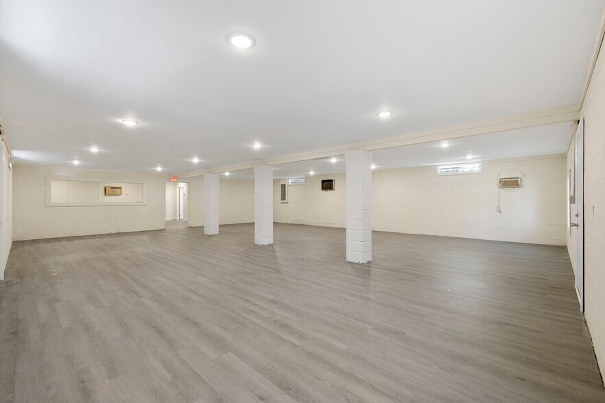 More Photos Of 3307 Sam W Dr ave, Conway Flex For Sale