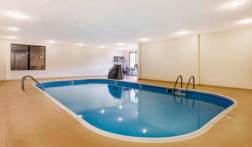 More Photos Of 2235 173rd St, Lansing Hotel For Sale