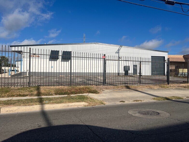 More Photos Of 911 N Frio St, San Antonio Manufacturing For Lease