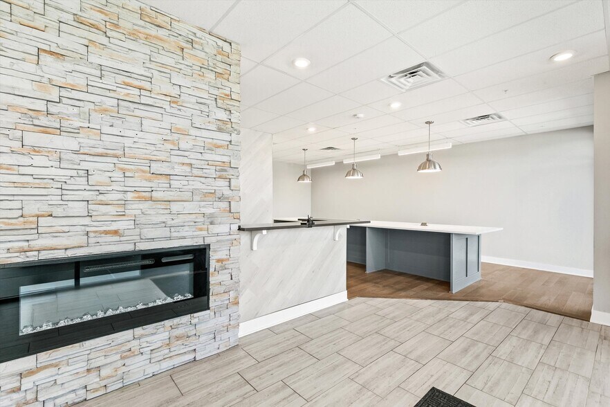 More Photos Of 55-95 Dartmoor Dr, Waukee General Retail For Lease