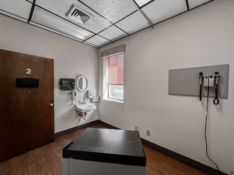 More Photos Of 119 W Lowman St, Mullins Medical For Sale