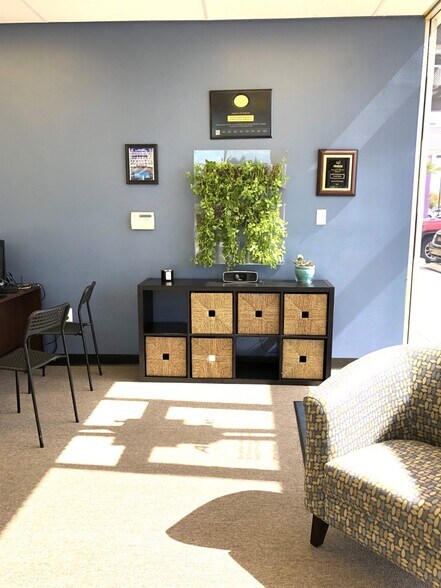 More Photos Of 2240 N Scottsdale Rd, Tempe General Retail For Lease