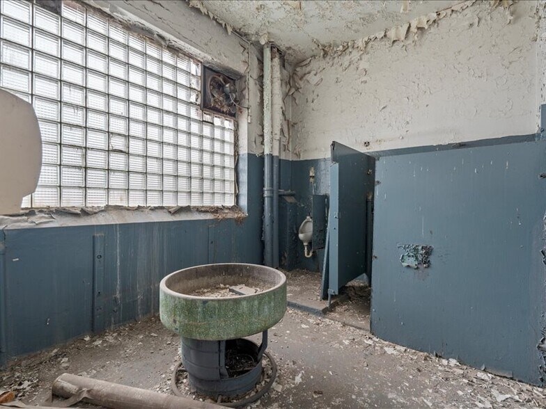 More Photos Of 808-22 Burnet Ave, Syracuse Warehouse For Sale