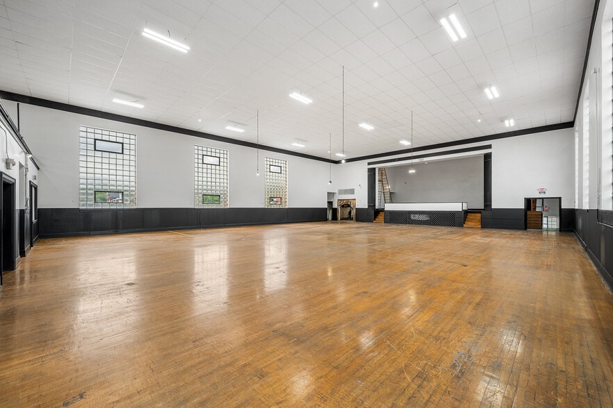 More Photos Of 379 Cherry St, Pottstown Flex For Lease