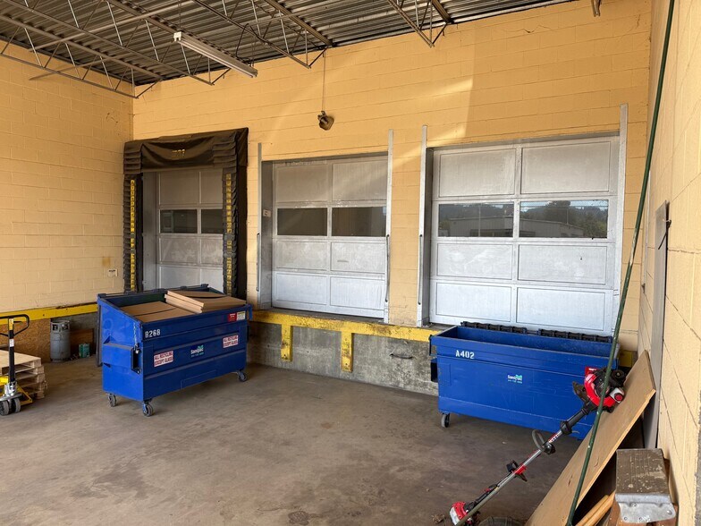 More Photos Of 2635 W 7th Pl, Eugene Warehouse For Lease