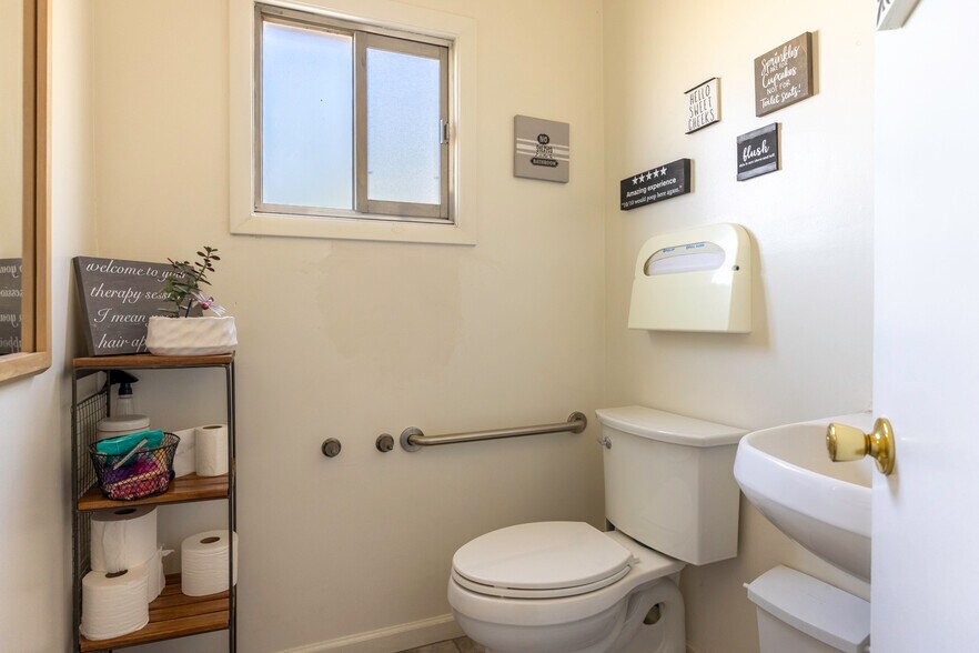 More Photos Of 1 E Apache St, Wickenburg Office For Sale