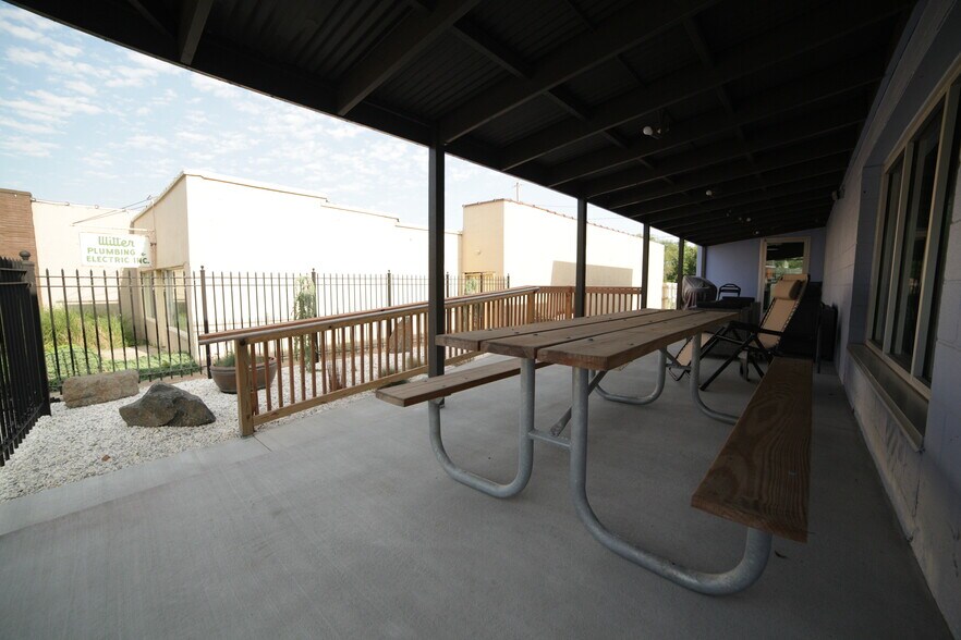 More Photos Of 7512 W 80th St, Overland Park Storefront For Lease