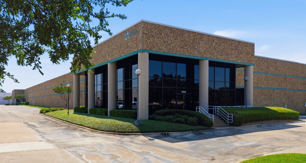 More Photos Of 13755-13775 Benchmark Dr, Farmers Branch Warehouse For Lease