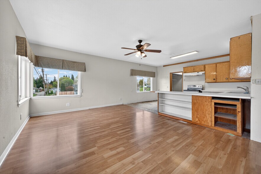 More Photos Of 1315 S 23rd St, Tacoma Storefront Retail Residential For Sale