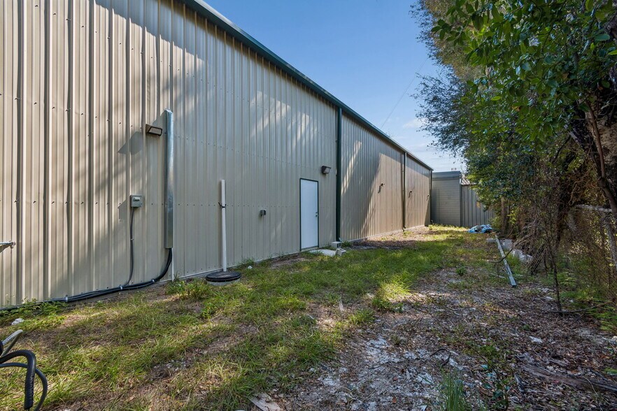 More Photos Of 2820 N 34th St, Tampa Warehouse For Lease