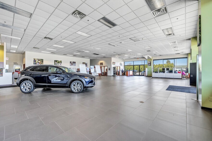 More Photos Of 1988 E Mason St, Green Bay Auto Dealership For Sale