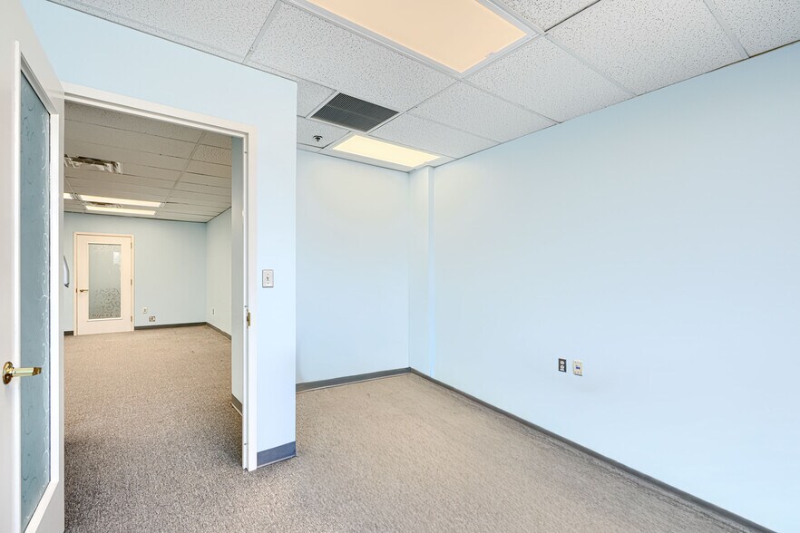More Photos Of 8815 Centre Park Dr, Columbia Medical For Lease