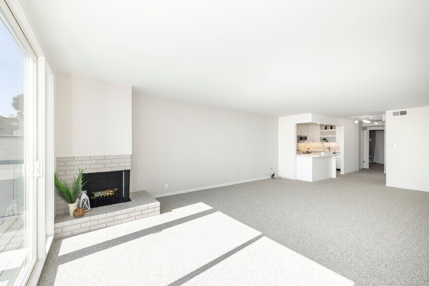 More Photos Of 833 Corbett Ave, San Francisco Apartments For Sale