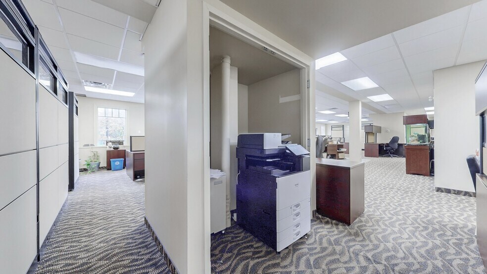 More Photos Of 121 Robinson St, Markham Office For Sale