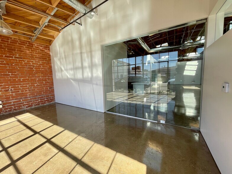 More Photos Of 1745 Berkeley St, Santa Monica Light Manufacturing For Lease