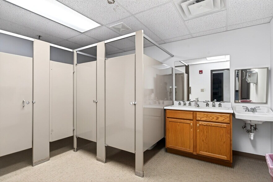 More Photos Of 1340-1350 N Fairfield Rd, Dayton Office For Sale