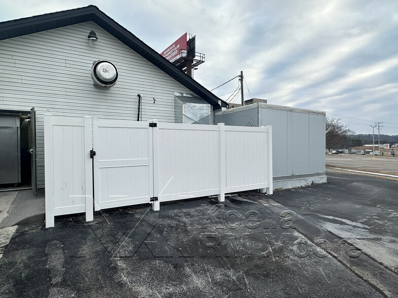 More Photos Of 10321 Chapman Hwy, Seymour Restaurant For Sale