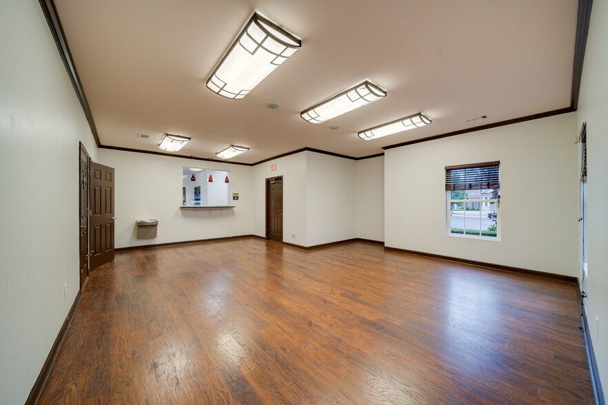 Primary Photo Of 1531 Hunt Club Blvd, Gallatin Office For Sale