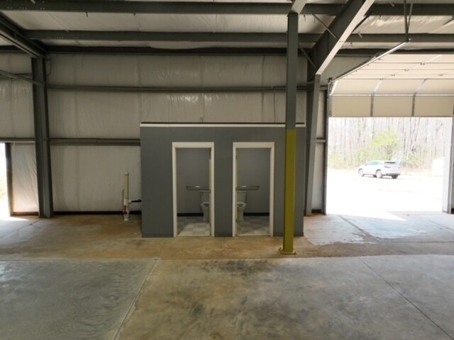 More Photos Of 255 Henderson St, Gaffney Light Distribution For Lease