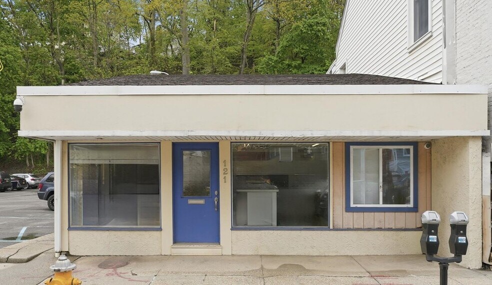 More Photos Of 121 Main St, Northport Storefront For Lease